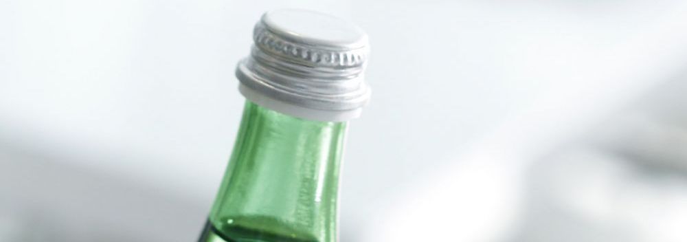 screw top water bottle