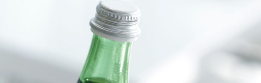 screw top water bottle